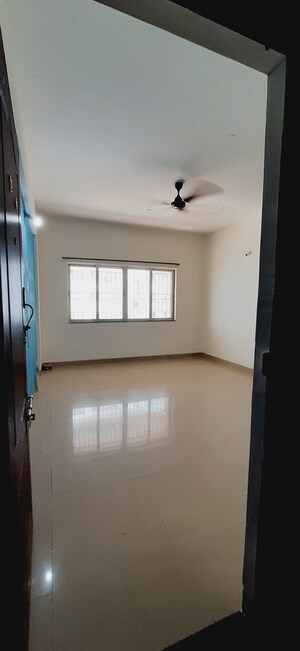Room in 2 BHK Apartment at Kumar Primavera, Wadgaon Sheri – for Rent