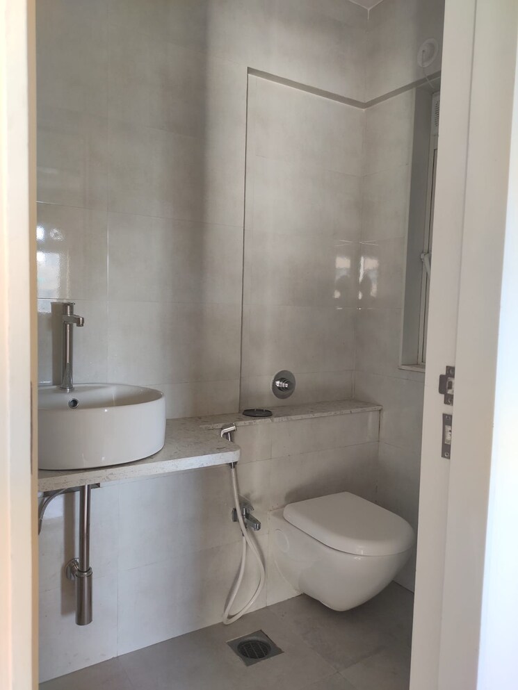 Bathroom, sugee-atharva 1.5 Bedroom 470 Sq.Ft. Apartment In Prabhadevi Mumbai 9293013