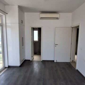 Room in 2 BHK Apartment at Ireo The Corridors, Ramgarh Dhani – for Rent