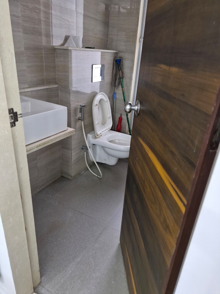 Team Area, n-rose-northern-hills Commercial Office Space 575 Sq.Ft. In Dahisar East Mumbai 9293091