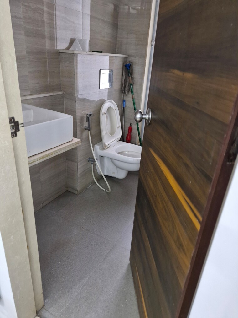 Team Area, n-rose-northern-hills Commercial Office Space 575 Sq.Ft. In Dahisar East Mumbai 9293091