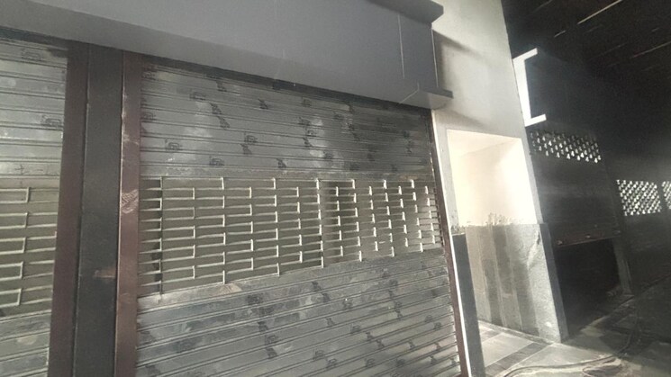 Room, ska-arcadia Commercial Shop 350 Sq.Ft. In Wave City Ghaziabad 9293092