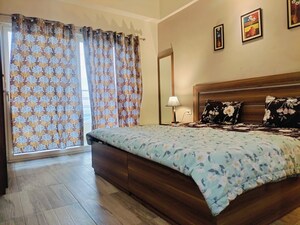 1 BHK Apartment For Rent in Paramount Golfforeste, Zeta I Greater Noida