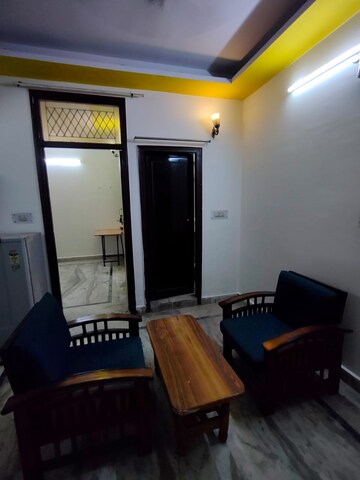 Living Room in 1.5 BHK Builder Floor at Mayur Vihar 1 – for Rent