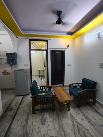 Living Room in 1.5 BHK Builder Floor at Mayur Vihar 1 – for Rent