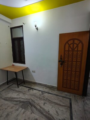 Room in 1.5 BHK Builder Floor at Mayur Vihar 1 – for Rent