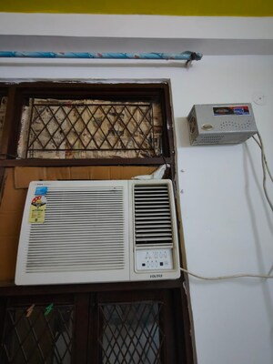 Furnished Amenities in 1.5 BHK Builder Floor at Mayur Vihar 1 – for Rent