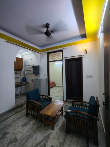 Living Room in 1.5 BHK Builder Floor at Mayur Vihar 1 – for Rent