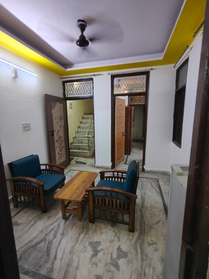 Living Room in 1.5 BHK Builder Floor at Mayur Vihar 1 – for Rent