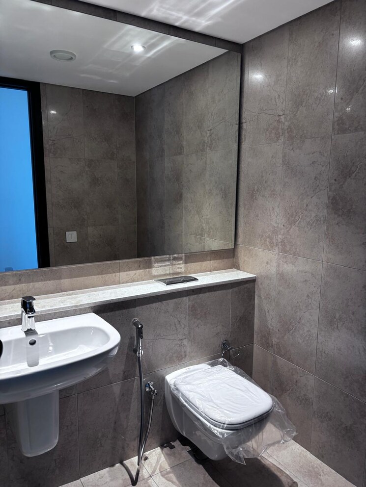 Bathroom, panchshil-towers 3 Bedroom 1700 Sq.Ft. Apartment In Kharadi Pune 9293161