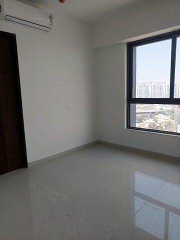 Room in 3 BHK Apartment at Goel Ganga Utopia, Bavdhan – for Rent