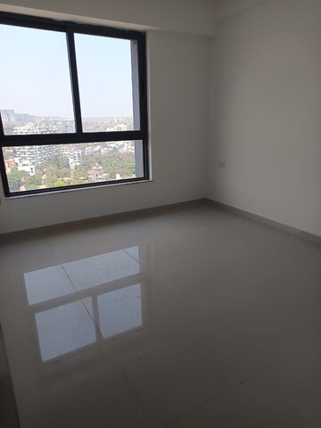 Room in 3 BHK Apartment at Goel Ganga Utopia, Bavdhan – for Rent
