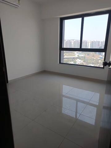 Room in 3 BHK Apartment at Goel Ganga Utopia, Bavdhan – for Rent