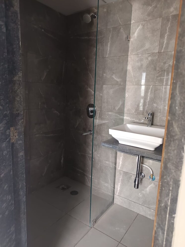 Bathroom, goel-ganga-utopia 3 Bedroom 795 Sq.Ft. Apartment In Bavdhan Pune 9293175