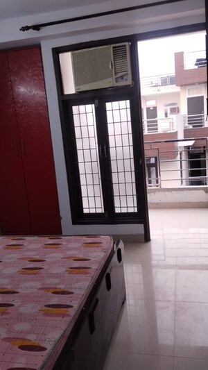 Room in 1 BHK Builder Floor at Saket – for Rent