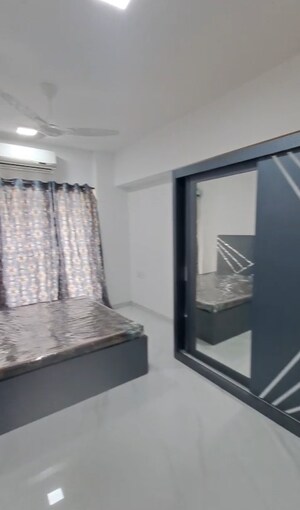 Room in 2 BHK Apartment at Shree Parleshwar CHS, Vile Parle East – for Rent