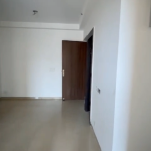 Room in 2.5 BHK Apartment at Nirala Estate, Amrapali Dream Valley – for Sale