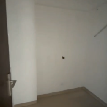 Room in 2.5 BHK Apartment at Nirala Estate, Amrapali Dream Valley – for Sale