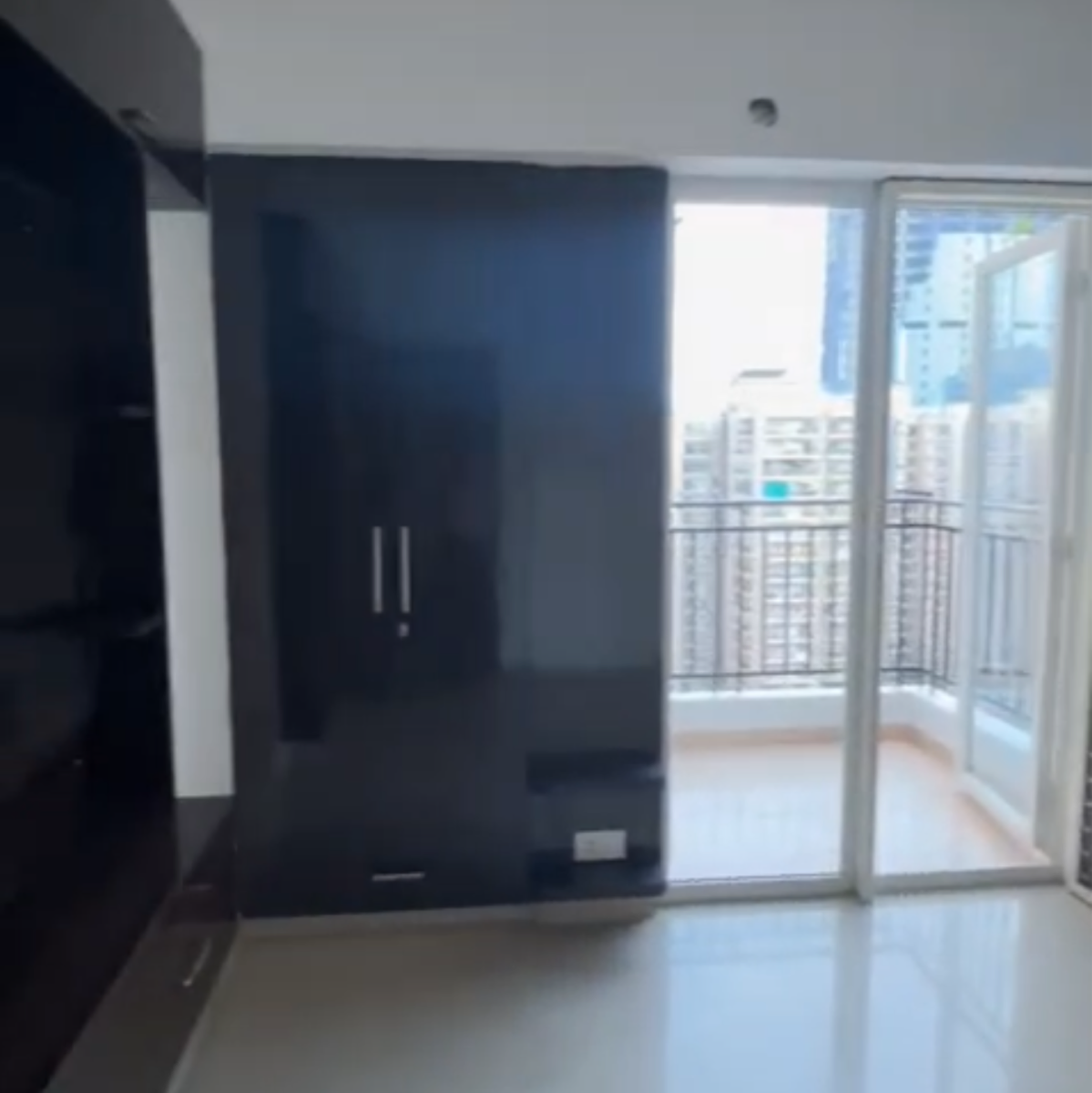 2.5 BHK + Study Room Apartment For Sale in Nirala Estate