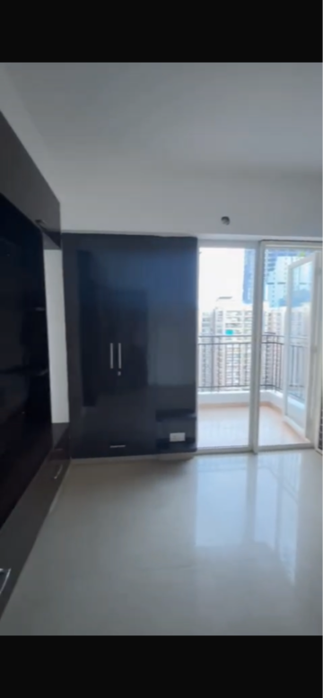 Room in 2.5 BHK Apartment at Nirala Estate, Amrapali Dream Valley – for Sale