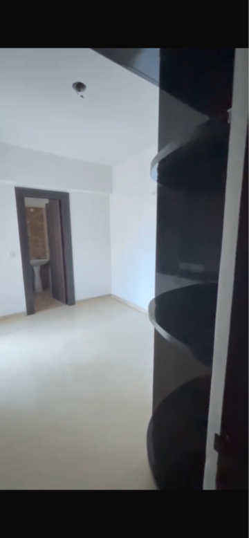 Room in 2.5 BHK Apartment at Nirala Estate, Amrapali Dream Valley – for Sale