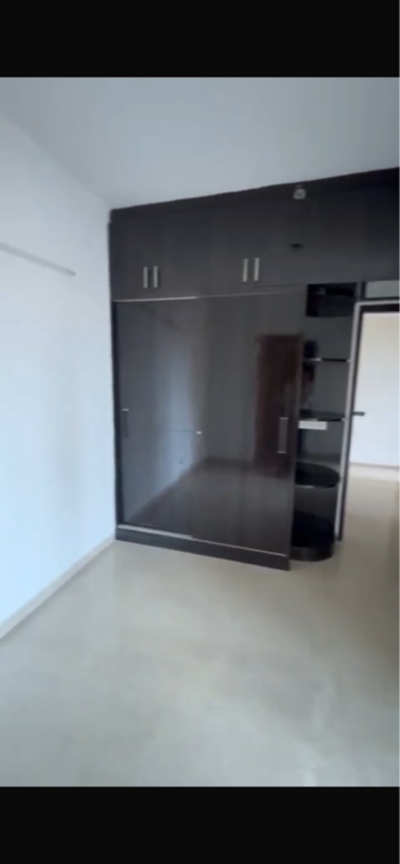 Room in 2.5 BHK Apartment at Nirala Estate, Amrapali Dream Valley – for Sale