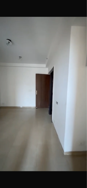 Room in 2.5 BHK Apartment at Nirala Estate, Amrapali Dream Valley – for Sale