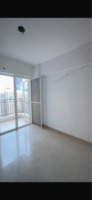 Room in 2.5 BHK Apartment at Nirala Estate, Amrapali Dream Valley – for Sale