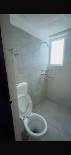 Bathroom in 2.5 BHK Apartment at Nirala Estate, Amrapali Dream Valley – for Sale