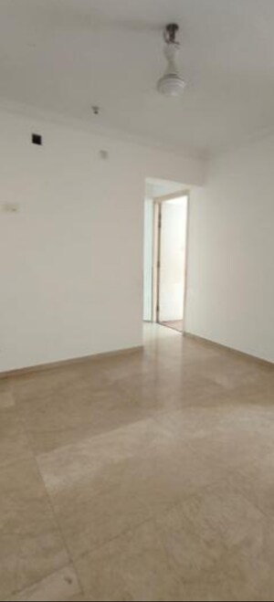 Room in 3.5 BHK Apartment at Hiranandani Meadows, Manpada – for Rent