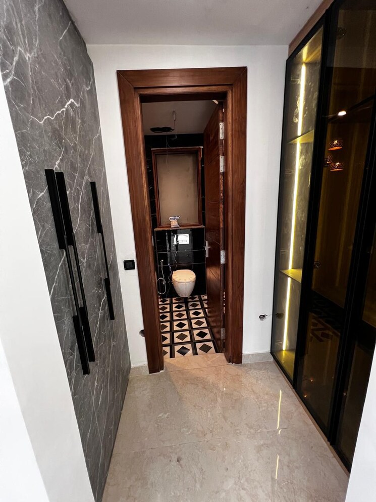 undefined, sector 7 4 Bedroom 320 Sq.Yd. Builder Floor In Sector 7 Gurgaon 9293249