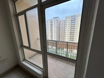 Room in 2 BHK Apartment at Jaypee Greens Kosmos, Sector 134 – for Rent