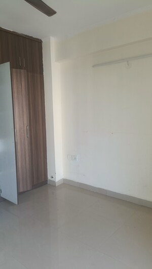 Room in 3 BHK Apartment at Gardenia Gateway, Sector 75 – for Rent