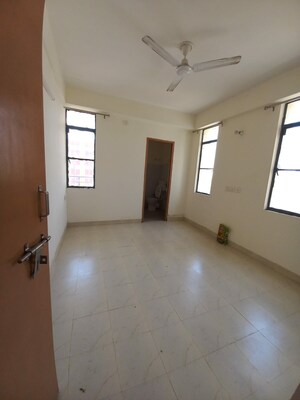 Room in 2 BHK Apartment at Ninex RMG Residency, Sector 37c – for Rent