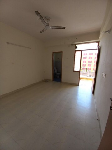 Room in 2 BHK Apartment at Ninex RMG Residency, Sector 37c – for Rent