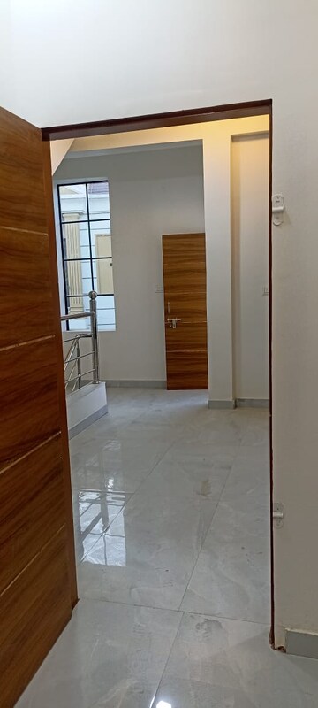 Room in 2 BHK Villa at Mansarovar Extension – for Rent