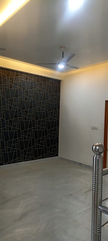 Room in 2 BHK Villa at Mansarovar Extension – for Rent