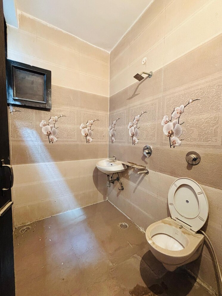 Bathroom, dhakoli 2 Bedroom 900 Sq.Ft. Apartment In Dhakoli Zirakpur 9293427