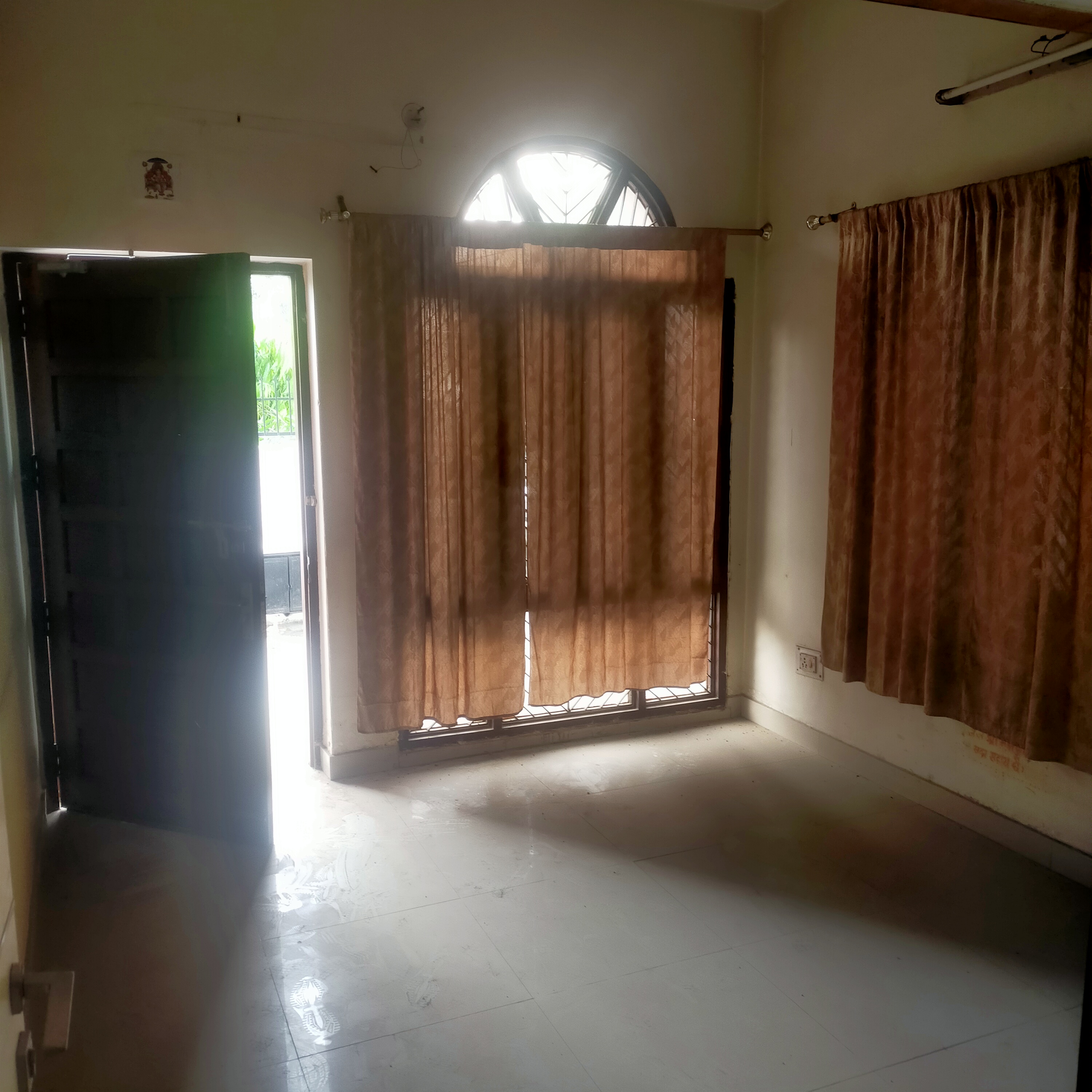 Office Space For Rent in Wazirganj