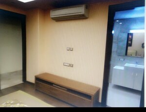 Room in 3 BHK Apartment at Solutrean Caladium, Sector 109 – for Sale