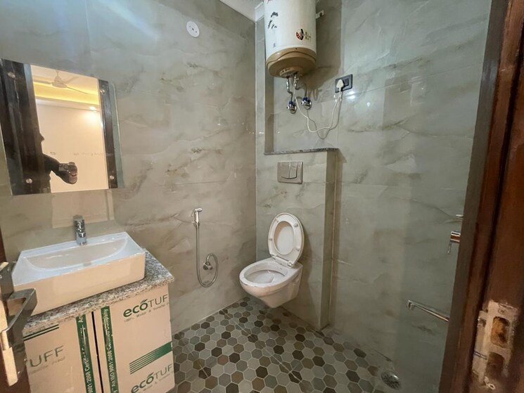 Bathroom, freedom fighters enclave 2 Bedroom 900 Sq.Ft. Builder Floor In Freedom Fighters Enclave Delhi 9293443