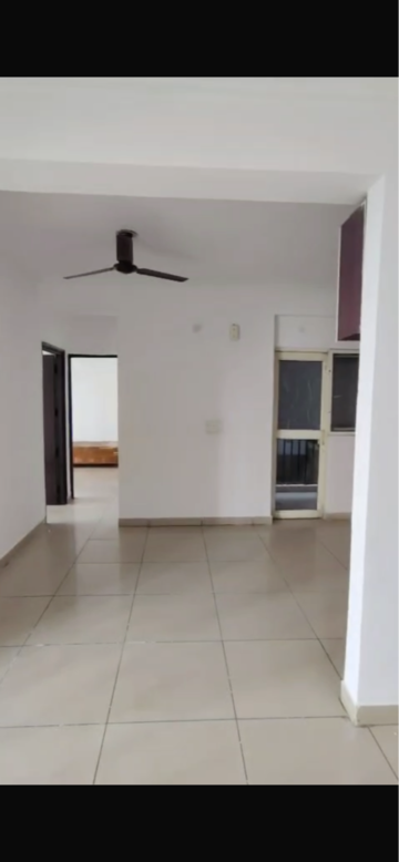Room in 2 BHK Apartment at Panchsheel Greens, Sector 16 Greater Noida – for Sale
