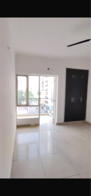 Room in 2 BHK Apartment at Panchsheel Greens, Sector 16 Greater Noida – for Sale
