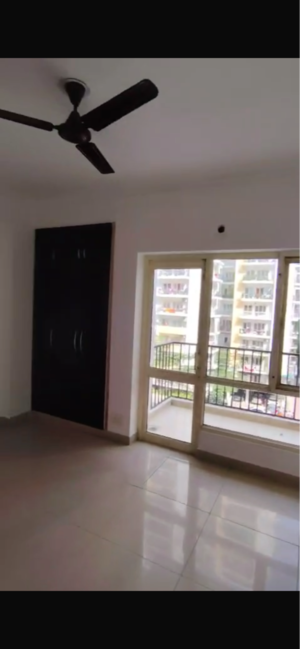 Room in 2 BHK Apartment at Panchsheel Greens, Sector 16 Greater Noida – for Sale