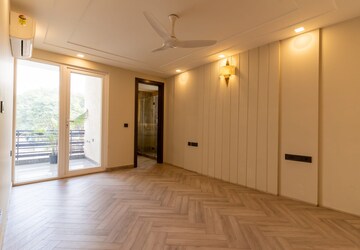Room in 3 BHK Builder Floor at Palam Vihar – for Sale