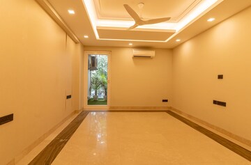 Room in 3 BHK Builder Floor at Palam Vihar – for Sale