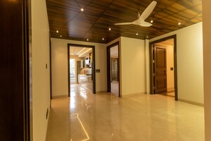 Building Lobby in 3 BHK Builder Floor at Palam Vihar – for Sale