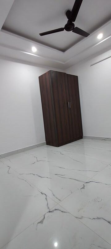 Room in 3 BHK Builder Floor at Chattarpur – for Rent