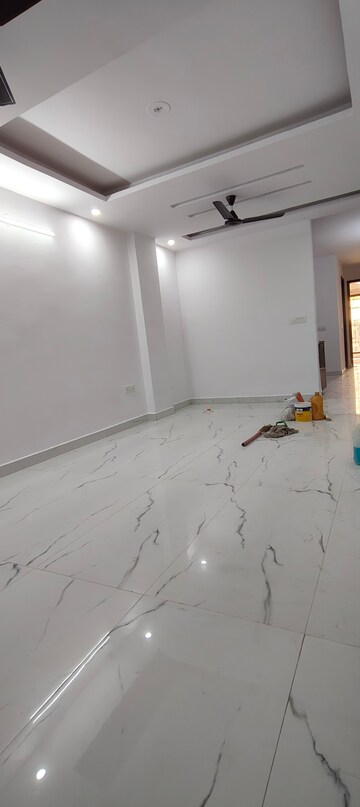 Room in 3 BHK Builder Floor at Chattarpur – for Rent
