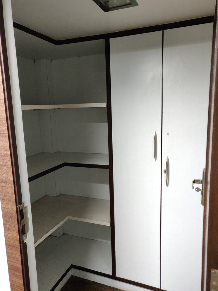 Cupboard, malad west Commercial Office Space 830 Sq.Ft. In Malad West Mumbai 9293687